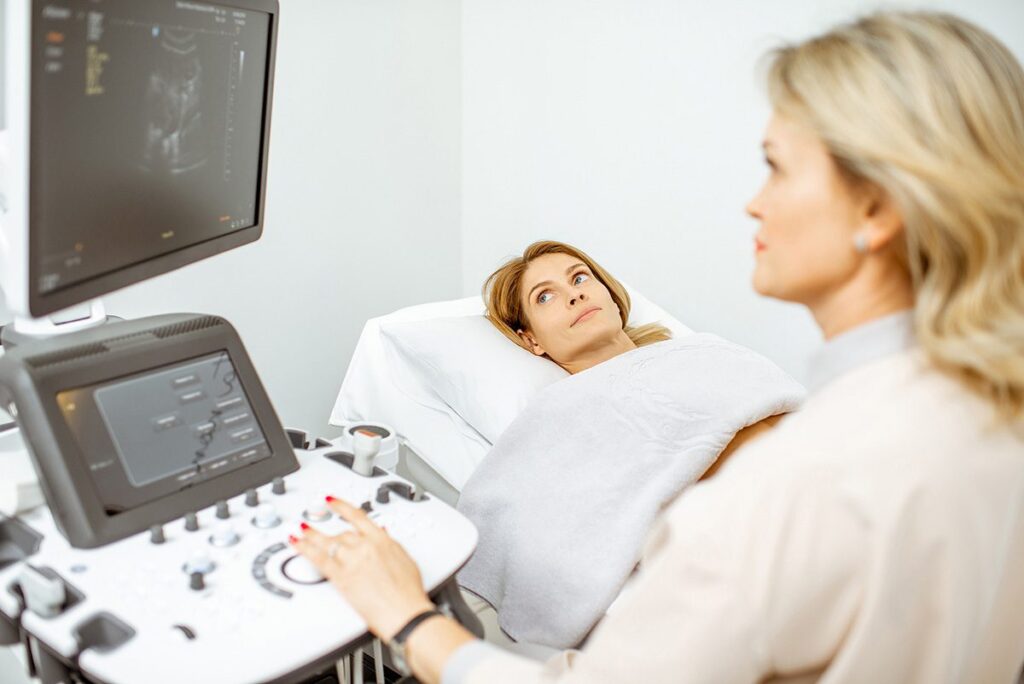 Doctor doing ultrasound scan for pregnant woman.png